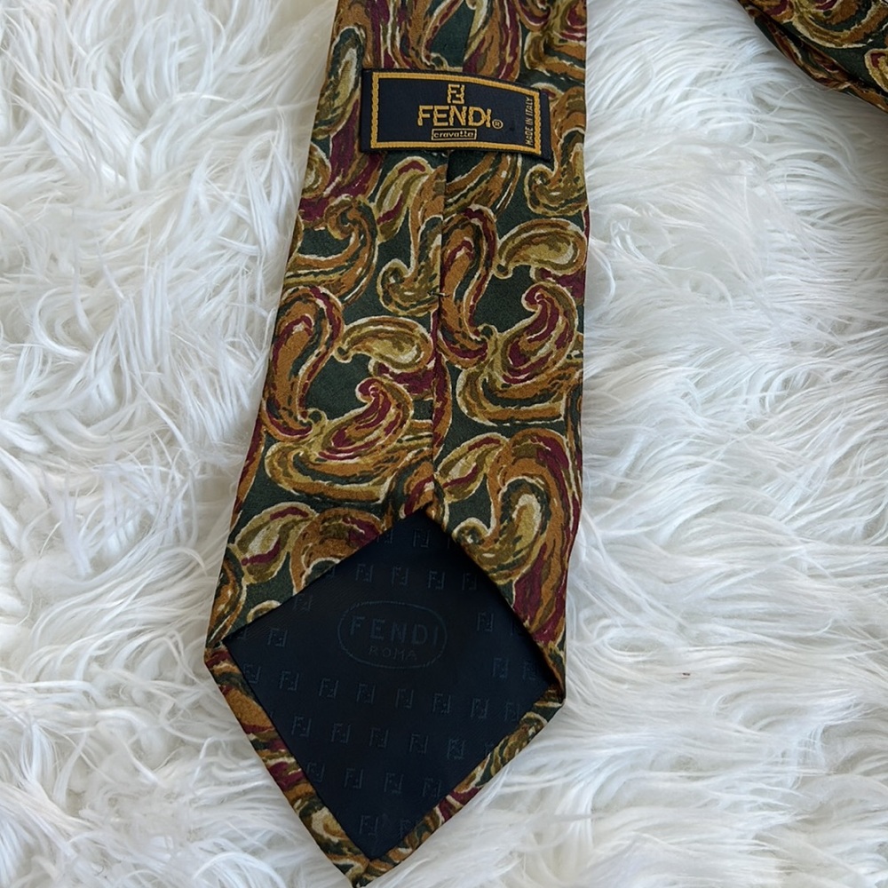 ✅ VINTAGE Fendi Paisley Print Luxury Tie  100% Silk - Picture 2 of 7